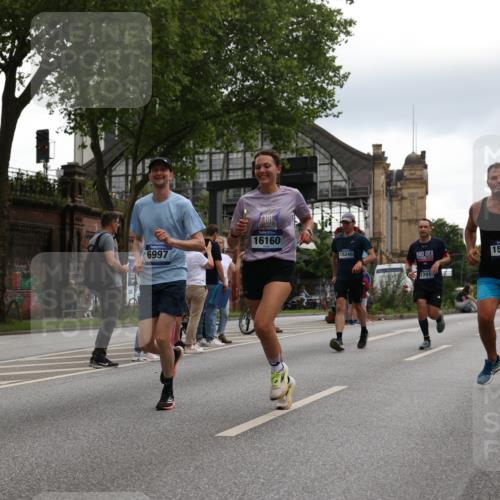 29.06.2025 - hella hamburg halbmarathon Yannick Fuchs http://msf.ph/oto/8359099 29.06.2025 10:53:09 20KM 1285, 1642, 2006, 2348, 2584, 2677, 2957, 2978, 3181, 3279, 3983, 4088, 4592, 5347, 5633, 5885, 6087, 6202, 6208, 6220, 6438, 6636, 6997, 7031, 7223, 7476, 8290, 8929, 9655, 10036, 10759, 10896, 10943, 11935, 11938, 12206, 12261, 12564, 12633, 12862, 13407, 13583, 13761, 14375, 14567, 14631, 14732, 14902, 14965, 15232, 15240, 15263, 15284, 15824, 16160, 16341, 16563, 16910, 16980, 17017, 17346, 17503, 17630, 18153, 18232, 18266, 18327, 18467, 18954, 19015, 19160 meine-sportfotos.de