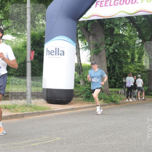 29.06.2025 - hella hamburg halbmarathon KatJ http://msf.ph/oto/8359121 29.06.2025 10:22:18 Zwischen KM18-KM19 7723 meine-sportfotos.de