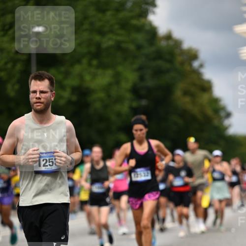 29.06.2025 - hella hamburg halbmarathon Dr. Thomas Lammeyer http://msf.ph/oto/8359129 29.06.2025 10:41:18 Kennedybrücke 56, 1022, 1118, 1253, 1276, 1488, 1490, 1597, 1948, 1952, 2072, 2199, 2552, 2811, 3165, 3230, 3398, 3428, 3714, 3873, 4733, 5224, 5560, 5786, 5789, 6804, 7202, 7235, 7707, 7773, 7823, 8257, 8258, 8315, 8936, 8937, 9054, 9055, 9918, 10024, 10112, 10762, 10798, 10862, 10931 meine-sportfotos.de
