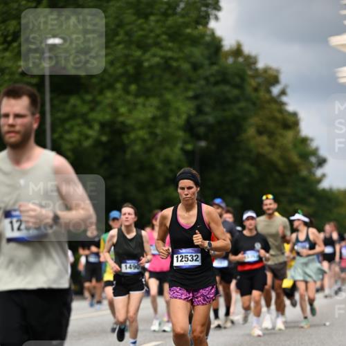 29.06.2025 - hella hamburg halbmarathon Dr. Thomas Lammeyer http://msf.ph/oto/8359163 29.06.2025 10:41:18 Kennedybrücke 56, 1022, 1118, 1253, 1276, 1488, 1490, 1597, 1948, 1952, 2072, 2199, 2552, 2811, 3165, 3230, 3398, 3428, 3714, 3873, 4733, 5224, 5560, 5786, 5789, 6804, 7202, 7235, 7707, 7773, 7823, 8257, 8258, 8315, 8936, 8937, 9054, 9055, 9918, 10024, 10112, 10762, 10798, 10862, 10931 meine-sportfotos.de