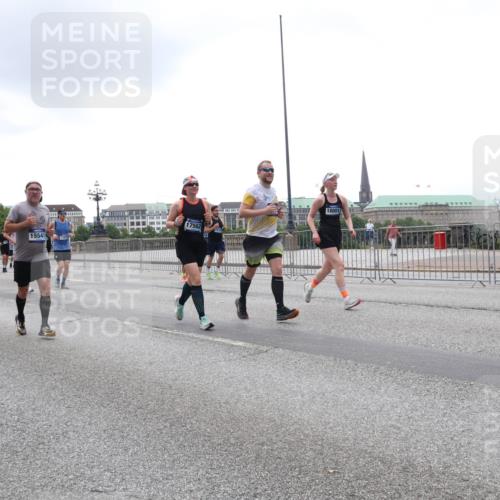 29.06.2025 - hella hamburg halbmarathon Lena Gebhardt http://msf.ph/oto/8359174 29.06.2025 10:48:11 Lombardsbrücke 12480, 18001, 17562, 3679, 15541, 13377, 5357, 1157, 1174, 1175, 1246, 1392, 1618, 1639, 1645, 1701, 1926, 2037, 2163, 2195, 2197, 2418, 2475, 2491, 2545, 2627, 2650, 2756, 2790, 2909, 2958, 3049, 3320, 3468, 3504, 3661, 3679, 3933, 4327, 4588, 4856, 5585, 5781, 5886, 5952, 6143, 7240, 7393, 7394, 7427, 7532, 7916, 8077, 8310, 8461, 8521, 8774, 8948, 9356, 9696, 9697, 9775, 9921, 10145, 10658, 10777, 10794, 11548, 11742, 11781, 11909 meine-sportfotos.de