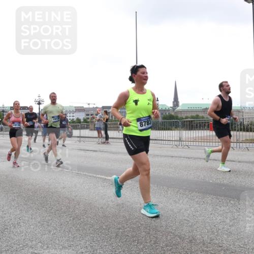 29.06.2025 - hella hamburg halbmarathon Lena Gebhardt http://msf.ph/oto/8359177 29.06.2025 10:39:08 Lombardsbrücke 56, 1232, 1390, 1451, 1760, 1856, 1883, 2092, 2524, 2534, 2571, 2574, 2693, 2843, 2893, 2998, 3275, 3307, 3353, 3727, 3745, 3927, 4257, 4259, 4260, 4320, 4410, 4523, 4603, 4659, 4855, 4882, 4964, 5913, 6062, 6112, 6342, 6343, 6611, 7263, 7341, 7501, 7506, 7524, 7589, 7815, 7849, 8203, 8243, 8367, 8457, 8783, 9393, 9420, 9446, 9708, 9974, 9977, 10001, 10072, 10315, 10516, 10554, 13060 meine-sportfotos.de