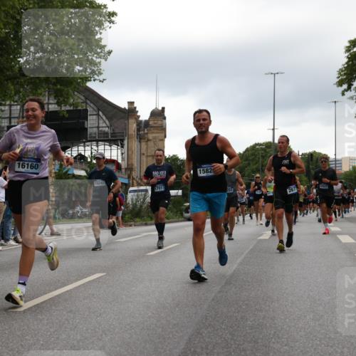 29.06.2025 - hella hamburg halbmarathon Yannick Fuchs http://msf.ph/oto/8359188 29.06.2025 10:53:09 20KM 1285, 1642, 2006, 2348, 2584, 2677, 2957, 2978, 3181, 3279, 3983, 4088, 4592, 5347, 5633, 5885, 6087, 6202, 6208, 6220, 6438, 6636, 6997, 7031, 7223, 7476, 8290, 8929, 9655, 10036, 10759, 10896, 10943, 11935, 11938, 12206, 12261, 12564, 12633, 12862, 13407, 13583, 13761, 14375, 14567, 14631, 14732, 14902, 14965, 15232, 15240, 15263, 15284, 15824, 16160, 16341, 16563, 16910, 16980, 17017, 17346, 17503, 17630, 18153, 18232, 18266, 18327, 18467, 18954, 19015, 19160 meine-sportfotos.de