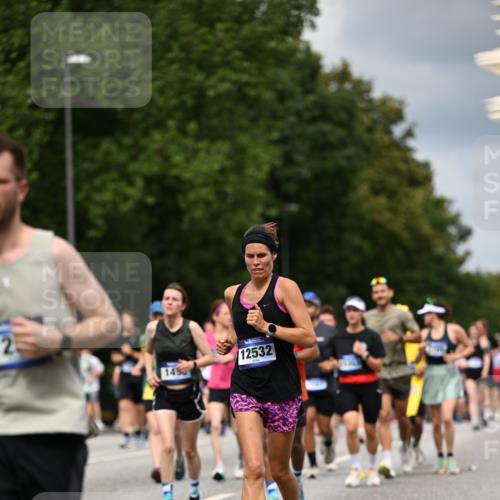 29.06.2025 - hella hamburg halbmarathon Dr. Thomas Lammeyer http://msf.ph/oto/8359191 29.06.2025 10:41:18 Kennedybrücke 56, 1022, 1118, 1253, 1276, 1488, 1490, 1597, 1948, 1952, 2072, 2199, 2552, 2811, 3165, 3230, 3398, 3428, 3714, 3873, 4733, 5224, 5560, 5786, 5789, 6804, 7202, 7235, 7707, 7773, 7823, 8257, 8258, 8315, 8936, 8937, 9054, 9055, 9918, 10024, 10112, 10762, 10798, 10862, 10931 meine-sportfotos.de