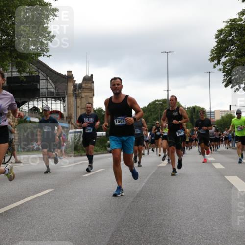 29.06.2025 - hella hamburg halbmarathon Yannick Fuchs http://msf.ph/oto/8359218 29.06.2025 10:53:09 20KM 1285, 1642, 2006, 2348, 2584, 2677, 2957, 2978, 3181, 3279, 3983, 4088, 4592, 5347, 5633, 5885, 6087, 6202, 6208, 6220, 6438, 6636, 6997, 7031, 7223, 7476, 8290, 8929, 9655, 10036, 10759, 10896, 10943, 11935, 11938, 12206, 12261, 12564, 12633, 12862, 13407, 13583, 13761, 14375, 14567, 14631, 14732, 14902, 14965, 15232, 15240, 15263, 15284, 15824, 16160, 16341, 16563, 16910, 16980, 17017, 17346, 17503, 17630, 18153, 18232, 18266, 18327, 18467, 18954, 19015, 19160 meine-sportfotos.de
