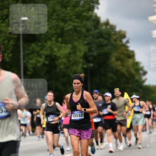 29.06.2025 - hella hamburg halbmarathon Dr. Thomas Lammeyer http://msf.ph/oto/8359221 29.06.2025 10:41:18 Kennedybrücke 56, 1022, 1118, 1253, 1276, 1488, 1490, 1597, 1948, 1952, 2072, 2199, 2552, 2811, 3165, 3230, 3398, 3428, 3714, 3873, 4733, 5224, 5560, 5786, 5789, 6804, 7202, 7235, 7707, 7773, 7823, 8257, 8258, 8315, 8936, 8937, 9054, 9055, 9918, 10024, 10112, 10762, 10798, 10862, 10931 meine-sportfotos.de