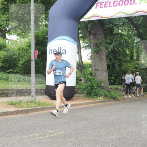 29.06.2025 - hella hamburg halbmarathon KatJ http://msf.ph/oto/8359236 29.06.2025 10:22:19 Zwischen KM18-KM19 7723 meine-sportfotos.de
