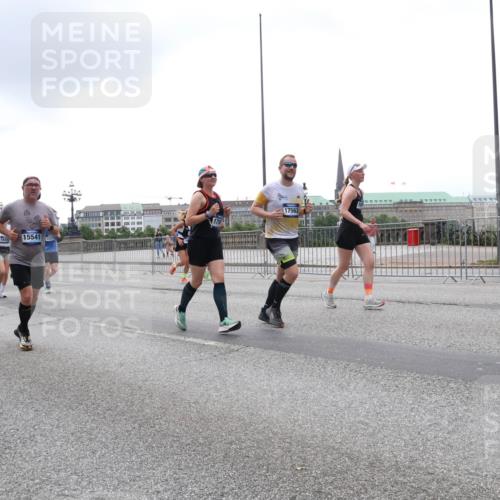 29.06.2025 - hella hamburg halbmarathon Lena Gebhardt http://msf.ph/oto/8359257 29.06.2025 10:48:12 Lombardsbrücke 367, 15541, 17563, 1157, 1174, 1175, 1246, 1392, 1618, 1639, 1645, 1701, 1926, 2037, 2163, 2195, 2197, 2418, 2475, 2491, 2545, 2627, 2650, 2756, 2909, 2958, 3049, 3224, 3320, 3468, 3504, 3661, 3679, 3933, 4327, 4588, 4856, 5585, 5781, 5886, 5952, 6143, 7240, 7393, 7394, 7427, 7532, 7916, 8077, 8310, 8461, 8521, 8774, 8948, 9356, 9696, 9697, 9775, 9921, 10145, 10658, 10777, 10794, 11548, 11742, 11781, 11909 meine-sportfotos.de