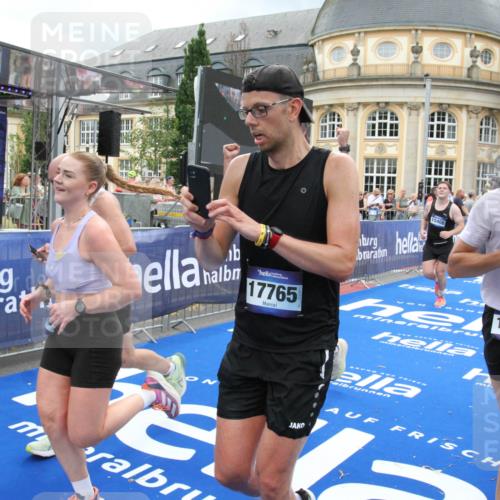 29.06.2025 - hella hamburg halbmarathon Michael Strokosch http://msf.ph/oto/8359344 29.06.2025 10:54:46 Ziel 1125, 1496, 2029, 2561, 3310, 6587, 7478, 8449, 9227, 10044, 12186, 12489, 13147, 14239, 15389, 15408, 15584, 17231, 17765, 19000 meine-sportfotos.de