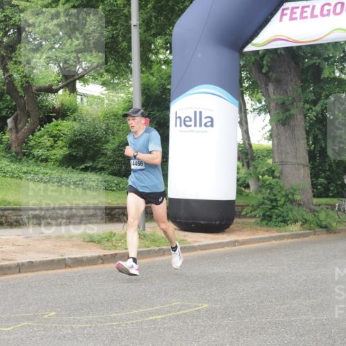 29.06.2025 - hella hamburg halbmarathon KatJ http://msf.ph/oto/8359346 29.06.2025 10:22:19 Zwischen KM18-KM19 7723 meine-sportfotos.de