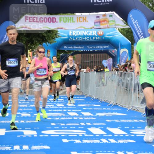 29.06.2025 - hella hamburg halbmarathon Strokosch-Dieckow http://msf.ph/oto/8359414 29.06.2025 10:51:35 Ziel 1335, 5008, 7943, 10691, 13327, 13403, 14012, 14458, 15496, 15899, 19007, 19020 meine-sportfotos.de
