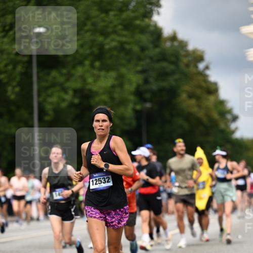 29.06.2025 - hella hamburg halbmarathon Dr. Thomas Lammeyer http://msf.ph/oto/8359471 29.06.2025 10:41:19 Kennedybrücke 56, 1022, 1118, 1253, 1276, 1488, 1490, 1597, 1948, 1952, 2072, 2199, 2552, 2811, 3165, 3230, 3398, 3428, 3714, 3873, 4733, 5146, 5224, 5560, 5786, 6584, 6804, 7202, 7235, 7707, 7773, 7823, 8257, 8258, 8315, 8936, 8937, 9054, 9055, 9918, 10024, 10112, 10476, 10762, 10798, 10862, 10931 meine-sportfotos.de