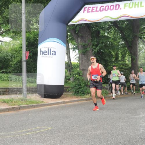 29.06.2025 - hella hamburg halbmarathon KatJ http://msf.ph/oto/8359483 29.06.2025 10:22:21 Zwischen KM18-KM19  meine-sportfotos.de