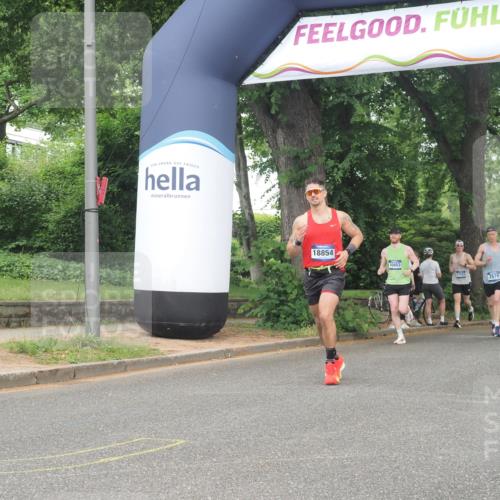 29.06.2025 - hella hamburg halbmarathon KatJ http://msf.ph/oto/8359526 29.06.2025 10:22:21 Zwischen KM18-KM19  meine-sportfotos.de