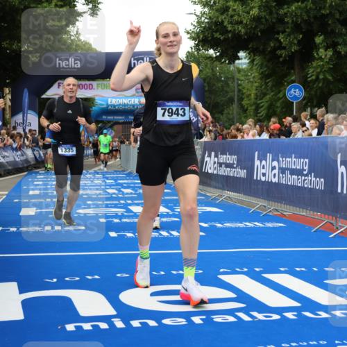 29.06.2025 - hella hamburg halbmarathon Strokosch-Dieckow http://msf.ph/oto/8359552 29.06.2025 10:51:29 Ziel 1335, 2411, 2946, 5008, 5820, 7943, 9214, 9656, 10691, 11422, 13327, 13403, 13792, 15871, 15950, 16357, 17131, 19007 meine-sportfotos.de