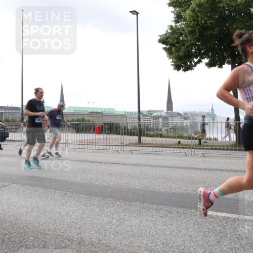 29.06.2025 - hella hamburg halbmarathon Lena Gebhardt http://msf.ph/oto/8359585 29.06.2025 10:39:11 Lombardsbrücke 0072, 4410, 13923, 19139, 1232, 1390, 1451, 1760, 1856, 1883, 2092, 2524, 2534, 2571, 2574, 2693, 2843, 2893, 2998, 3275, 3307, 3353, 3727, 3745, 3927, 4257, 4320, 4410, 4523, 4603, 4659, 4855, 4882, 4964, 6062, 6112, 6342, 6343, 6611, 6748, 7263, 7341, 7501, 7506, 7524, 7589, 7684, 7815, 8203, 8243, 8367, 8457, 8783, 9393, 9420, 9446, 9708, 9974, 9977, 10001, 10072, 10315, 10512, 10516, 10554, 13060 meine-sportfotos.de