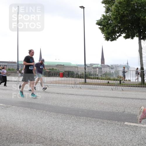 29.06.2025 - hella hamburg halbmarathon Lena Gebhardt http://msf.ph/oto/8359605 29.06.2025 10:39:11 Lombardsbrücke 10072, 4410, 13923, 1232, 1390, 1451, 1760, 1856, 1883, 2092, 2524, 2534, 2571, 2574, 2693, 2843, 2893, 2998, 3275, 3307, 3353, 3727, 3745, 3927, 4257, 4320, 4410, 4523, 4603, 4659, 4855, 4882, 4964, 6062, 6112, 6342, 6343, 6611, 6748, 7263, 7341, 7501, 7506, 7524, 7589, 7684, 7815, 8203, 8243, 8367, 8457, 8783, 9393, 9420, 9446, 9708, 9974, 9977, 10001, 10072, 10315, 10512, 10516, 10554, 13060 meine-sportfotos.de