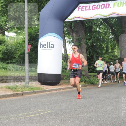 29.06.2025 - hella hamburg halbmarathon KatJ http://msf.ph/oto/8359618 29.06.2025 10:22:21 Zwischen KM18-KM19  meine-sportfotos.de