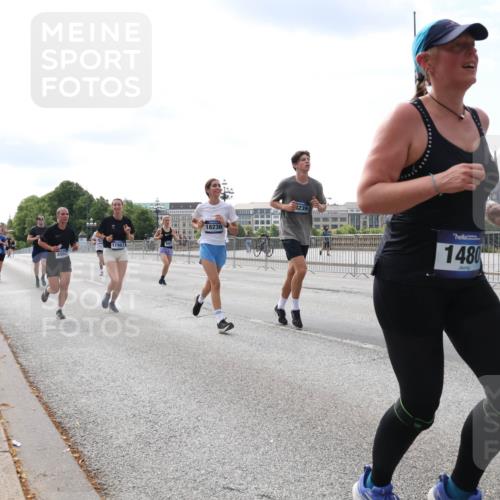 29.06.2025 - hella hamburg halbmarathon Lena Gebhardt http://msf.ph/oto/8359620 29.06.2025 10:14:04 Lombardsbrücke 4962, 11987, 18236, 3239, 1480, 1131, 1194, 1480, 1890, 2359, 2721, 2904, 2987, 3939, 4001, 4032, 4795, 4962, 5232, 5631, 5719, 6026, 6089, 6287, 6710, 6717, 7209, 7442, 7462, 7913, 7991, 8001, 8057, 8409, 8673, 8892, 9128, 9631, 9845, 9886, 10442, 10443, 10977, 11441, 11987, 12313, 12797, 12928, 12929, 12938, 13285, 13788, 14488, 15085, 15482, 15721, 15722, 15840, 16491, 17439, 17472, 17985, 18041, 18236, 18239 meine-sportfotos.de