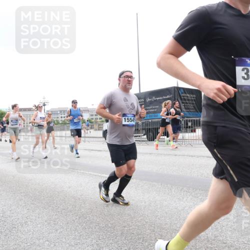 29.06.2025 - hella hamburg halbmarathon Lena Gebhardt http://msf.ph/oto/8359627 29.06.2025 10:48:13 Lombardsbrücke 12480, 18262, 1337, 15541, 30, 000, 066, 048, 530, 000, 066, 3679, 1157, 1174, 1175, 1246, 1392, 1618, 1639, 1645, 1701, 1926, 2037, 2163, 2195, 2197, 2418, 2475, 2491, 2545, 2627, 2650, 2756, 2909, 2958, 3049, 3224, 3320, 3468, 3504, 3661, 3679, 3933, 4327, 4588, 4856, 5585, 5781, 5886, 5952, 6143, 7240, 7393, 7394, 7427, 7532, 7916, 8077, 8310, 8461, 8521, 8774, 8948, 9356, 9696, 9697, 9775, 9921, 10145, 10658, 10777, 10794, 11548, 11742, 11781, 11909 meine-sportfotos.de