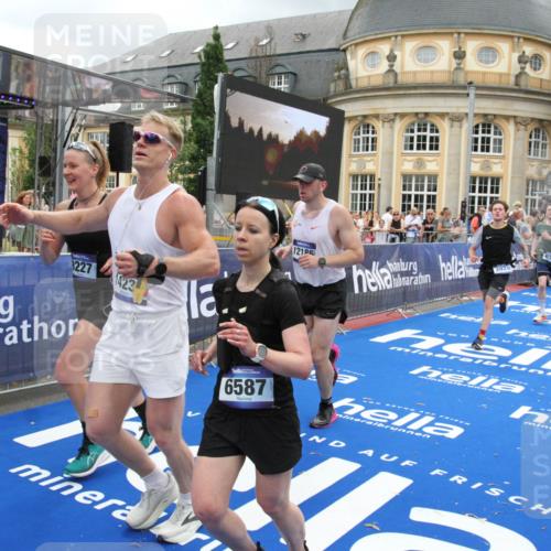 29.06.2025 - hella hamburg halbmarathon Michael Strokosch http://msf.ph/oto/8359639 29.06.2025 10:54:51 Ziel 1506, 2029, 2561, 4231, 6587, 8449, 9227, 10044, 12186, 13147, 14239, 14660, 15408, 17231, 17261 meine-sportfotos.de
