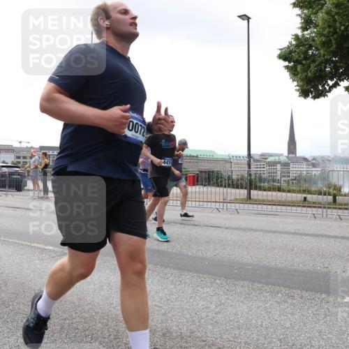 29.06.2025 - hella hamburg halbmarathon Lena Gebhardt http://msf.ph/oto/8359644 29.06.2025 10:39:11 Lombardsbrücke 2410, 0072, 4410, 1232, 1390, 1451, 1760, 1856, 1883, 2092, 2524, 2534, 2571, 2574, 2693, 2843, 2893, 2998, 3275, 3307, 3353, 3727, 3745, 3927, 4257, 4320, 4410, 4523, 4603, 4659, 4855, 4882, 4964, 6062, 6112, 6342, 6343, 6611, 6748, 7263, 7341, 7501, 7506, 7524, 7589, 7684, 7815, 8203, 8243, 8367, 8457, 8783, 9393, 9420, 9446, 9708, 9974, 9977, 10001, 10072, 10315, 10512, 10516, 10554, 13060 meine-sportfotos.de