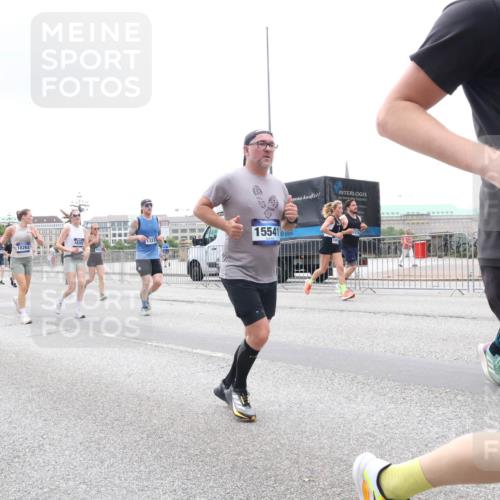 29.06.2025 - hella hamburg halbmarathon Lena Gebhardt http://msf.ph/oto/8359670 29.06.2025 10:48:13 Lombardsbrücke 12480, 1672, 18262, 18352, 1554106, 3679, 1157, 1174, 1175, 1246, 1392, 1618, 1639, 1645, 1701, 1926, 2037, 2163, 2195, 2197, 2418, 2475, 2491, 2545, 2627, 2650, 2756, 2909, 2958, 3049, 3224, 3320, 3468, 3504, 3661, 3679, 3933, 4327, 4588, 4856, 5585, 5781, 5886, 5952, 6143, 7240, 7393, 7394, 7427, 7532, 7916, 8077, 8310, 8461, 8521, 8774, 8948, 9356, 9696, 9697, 9775, 9921, 10145, 10658, 10777, 10794, 11548, 11742, 11781, 11909 meine-sportfotos.de