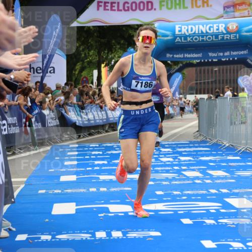 29.06.2025 - hella hamburg halbmarathon Strokosch-Dieckow http://msf.ph/oto/8359673 29.06.2025 10:29:40 Ziel 6781, 7186, 13374, 16818, 18422, 18699, 19204 meine-sportfotos.de