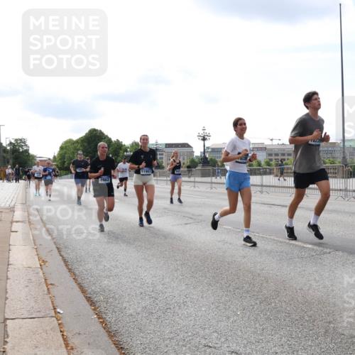 29.06.2025 - hella hamburg halbmarathon Lena Gebhardt http://msf.ph/oto/8359703 29.06.2025 10:14:05 Lombardsbrücke 4962, 11987, 023, 1131, 1194, 1480, 1890, 2359, 2721, 2904, 2987, 3939, 4001, 4032, 4962, 5232, 5631, 5719, 6026, 6089, 6287, 6710, 7209, 7442, 7462, 7840, 7913, 7991, 8001, 8057, 8409, 8673, 8892, 9128, 9631, 9845, 9886, 10442, 10443, 10977, 11441, 11987, 12313, 12797, 12928, 12929, 12938, 13285, 13788, 14488, 15085, 15482, 15721, 15722, 15840, 16491, 17439, 17472, 17985, 18041, 18236, 18239 meine-sportfotos.de