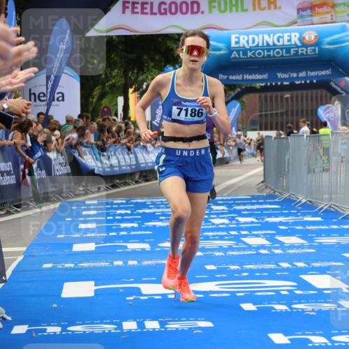 29.06.2025 - hella hamburg halbmarathon Strokosch-Dieckow http://msf.ph/oto/8359740 29.06.2025 10:29:40 Ziel 6781, 7186, 13374, 16818, 18422, 18699, 19204 meine-sportfotos.de