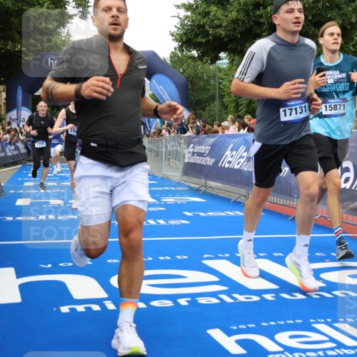 29.06.2025 - hella hamburg halbmarathon Strokosch-Dieckow http://msf.ph/oto/8359787 29.06.2025 10:51:28 Ziel 1335, 2364, 2411, 2946, 5008, 5820, 7943, 8989, 9214, 9656, 10691, 11124, 11422, 13403, 13792, 15871, 15950, 16357, 17131, 18489, 19007 meine-sportfotos.de