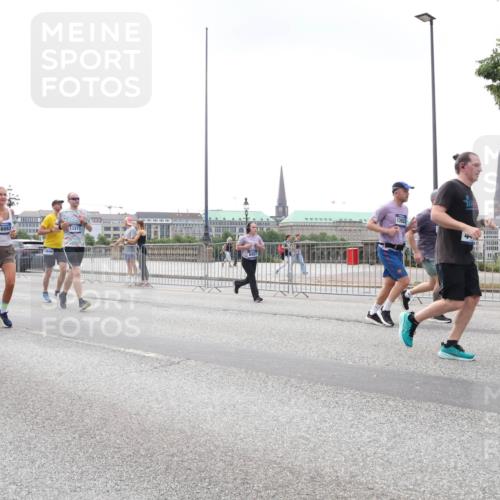 29.06.2025 - hella hamburg halbmarathon Lena Gebhardt http://msf.ph/oto/8359792 29.06.2025 10:39:12 Lombardsbrücke 112, 16883, 13922, 12410, 1232, 1390, 1451, 1760, 1856, 1883, 2092, 2524, 2534, 2571, 2574, 2693, 2843, 2893, 2998, 3275, 3307, 3353, 3727, 3745, 3927, 4257, 4320, 4410, 4523, 4603, 4659, 4855, 4882, 4964, 6062, 6112, 6321, 6342, 6343, 6611, 6748, 7263, 7341, 7501, 7506, 7524, 7589, 7684, 7815, 8203, 8243, 8367, 8457, 8783, 9393, 9420, 9446, 9708, 9974, 9977, 10001, 10072, 10315, 10512, 10516, 10554, 13060 meine-sportfotos.de