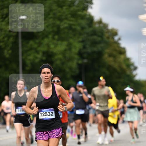 29.06.2025 - hella hamburg halbmarathon Dr. Thomas Lammeyer http://msf.ph/oto/8359795 29.06.2025 10:41:19 Kennedybrücke 56, 1022, 1118, 1253, 1276, 1488, 1490, 1597, 1948, 1952, 2072, 2199, 2552, 2811, 3165, 3230, 3398, 3428, 3714, 3873, 4733, 5146, 5224, 5560, 5786, 6584, 6804, 7202, 7235, 7707, 7773, 7823, 8257, 8258, 8315, 8936, 8937, 9054, 9055, 9918, 10024, 10112, 10476, 10762, 10798, 10862, 10931 meine-sportfotos.de