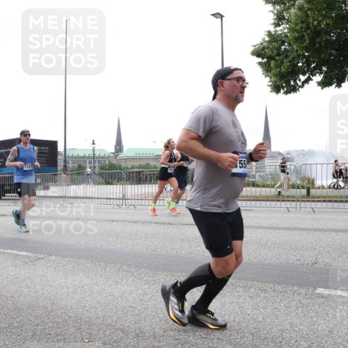29.06.2025 - hella hamburg halbmarathon Lena Gebhardt http://msf.ph/oto/8359829 29.06.2025 10:48:14 Lombardsbrücke 13377, 0688, 530, 000, 066, 55, 14, 1157, 1174, 1175, 1246, 1392, 1618, 1639, 1645, 1701, 1926, 2037, 2163, 2195, 2197, 2418, 2475, 2491, 2545, 2627, 2650, 2756, 2909, 2958, 3049, 3224, 3320, 3468, 3504, 3661, 3679, 3933, 4327, 4588, 4856, 5585, 5781, 5886, 5952, 6143, 7240, 7393, 7394, 7427, 7532, 7916, 8077, 8310, 8461, 8521, 8774, 8948, 9356, 9696, 9697, 9775, 9921, 10059, 10145, 10658, 10777, 10794, 11548, 11742, 11781, 11909, 15715 meine-sportfotos.de