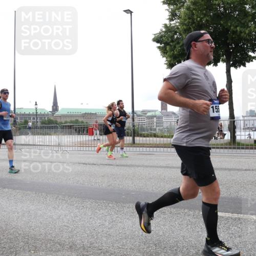 29.06.2025 - hella hamburg halbmarathon Lena Gebhardt http://msf.ph/oto/8359861 29.06.2025 10:48:14 Lombardsbrücke 18352, 0048, 530, 000, 066, 1337, 155, 1157, 1174, 1175, 1246, 1392, 1618, 1639, 1645, 1701, 1926, 2037, 2163, 2195, 2197, 2418, 2475, 2491, 2545, 2627, 2650, 2756, 2909, 2958, 3049, 3224, 3320, 3468, 3504, 3661, 3679, 3933, 4327, 4588, 4856, 5585, 5781, 5886, 5952, 6143, 7240, 7393, 7394, 7427, 7532, 7916, 8077, 8310, 8461, 8521, 8774, 8948, 9356, 9696, 9697, 9775, 9921, 10059, 10145, 10658, 10777, 10794, 11548, 11742, 11781, 11909, 15715 meine-sportfotos.de