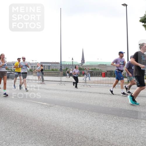 29.06.2025 - hella hamburg halbmarathon Lena Gebhardt http://msf.ph/oto/8359878 29.06.2025 10:39:12 Lombardsbrücke 12410, 6112, 13922, 1232, 1390, 1451, 1760, 1856, 1883, 2092, 2524, 2534, 2571, 2574, 2693, 2843, 2893, 2998, 3275, 3307, 3353, 3727, 3745, 3927, 4257, 4320, 4410, 4523, 4603, 4659, 4855, 4882, 4964, 6062, 6112, 6321, 6342, 6343, 6611, 6748, 7263, 7341, 7501, 7506, 7524, 7589, 7684, 7815, 8203, 8243, 8367, 8457, 8783, 9393, 9420, 9446, 9708, 9974, 9977, 10001, 10072, 10315, 10512, 10516, 10554, 13060 meine-sportfotos.de