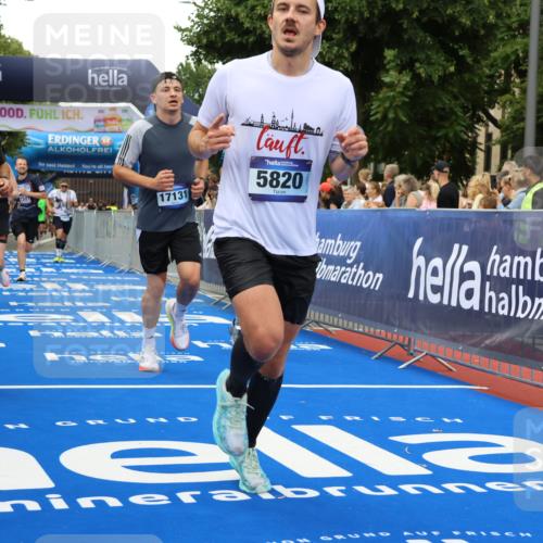 29.06.2025 - hella hamburg halbmarathon Strokosch-Dieckow http://msf.ph/oto/8359907 29.06.2025 10:51:27 Ziel 1335, 2364, 2411, 2946, 5820, 7943, 8989, 9214, 9656, 10691, 11124, 11422, 13047, 13403, 13792, 14994, 15871, 15950, 16357, 17131, 18489 meine-sportfotos.de