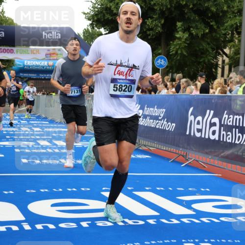 29.06.2025 - hella hamburg halbmarathon Strokosch-Dieckow http://msf.ph/oto/8359957 29.06.2025 10:51:27 Ziel 1335, 2364, 2411, 2946, 5820, 7943, 8989, 9214, 9656, 10691, 11124, 11422, 13047, 13403, 13792, 14994, 15871, 15950, 16357, 17131, 18489 meine-sportfotos.de