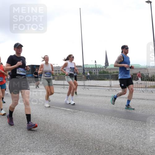29.06.2025 - hella hamburg halbmarathon Lena Gebhardt http://msf.ph/oto/8359969 29.06.2025 10:48:15 Lombardsbrücke 1701, 210, 2418, 15357, 12480, 18262, 18352, 1157, 1174, 1175, 1246, 1392, 1618, 1639, 1645, 1701, 2037, 2163, 2195, 2197, 2418, 2475, 2491, 2545, 2627, 2650, 2756, 2909, 2958, 3049, 3224, 3320, 3468, 3504, 3661, 3679, 3933, 4327, 4588, 4856, 5585, 5781, 5886, 5952, 6143, 7240, 7393, 7394, 7427, 7532, 7916, 8077, 8310, 8461, 8521, 8774, 8948, 9356, 9696, 9697, 9775, 9921, 10059, 10145, 10658, 10777, 10794, 11548, 11742, 11781, 15715 meine-sportfotos.de