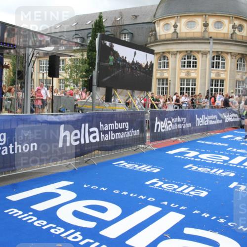 29.06.2025 - hella hamburg halbmarathon Michael Strokosch http://msf.ph/oto/8359979 29.06.2025 10:54:54 Ziel 1327, 1506, 2029, 4231, 6994, 10044, 12186, 14660, 16623, 16868, 17261 meine-sportfotos.de