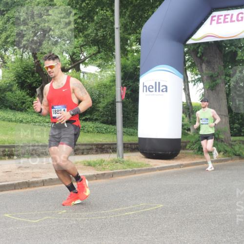 29.06.2025 - hella hamburg halbmarathon KatJ http://msf.ph/oto/8359986 29.06.2025 10:22:22 Zwischen KM18-KM19  meine-sportfotos.de