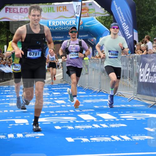 29.06.2025 - hella hamburg halbmarathon Strokosch-Dieckow http://msf.ph/oto/8359988 29.06.2025 10:29:35 Ziel 2021, 2180, 6781, 7186, 8784, 9137, 10790, 16818, 17197, 18422, 18699, 19204 meine-sportfotos.de