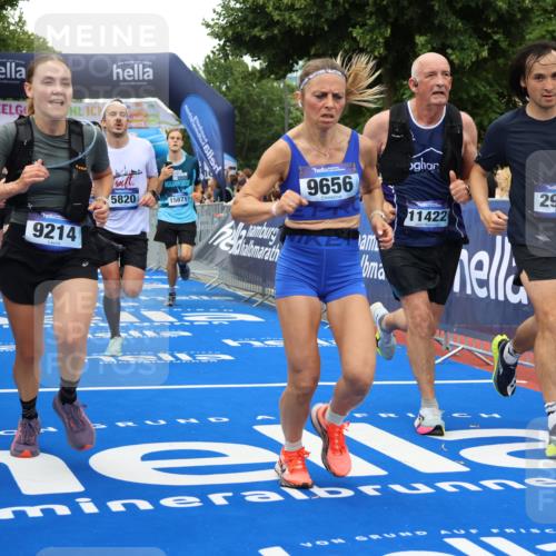 29.06.2025 - hella hamburg halbmarathon Strokosch-Dieckow http://msf.ph/oto/8359995 29.06.2025 10:51:26 Ziel 1335, 2364, 2411, 2946, 5820, 6776, 7943, 8989, 9214, 9656, 10691, 11124, 11422, 13047, 13403, 13792, 14865, 14994, 15871, 15950, 16357, 17131, 18489 meine-sportfotos.de