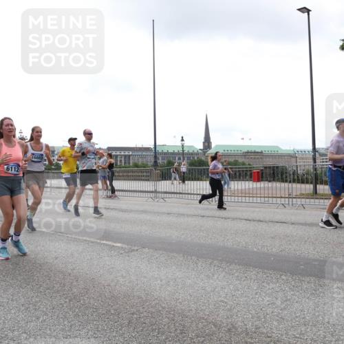 29.06.2025 - hella hamburg halbmarathon Lena Gebhardt http://msf.ph/oto/8359998 29.06.2025 10:39:12 Lombardsbrücke 17313, 062, 6112, 16883, 12410, 1392, 1232, 1390, 1451, 1760, 1856, 1883, 2092, 2524, 2534, 2571, 2574, 2693, 2843, 2893, 2998, 3275, 3307, 3353, 3727, 3745, 3927, 4257, 4320, 4410, 4523, 4603, 4659, 4855, 4882, 4964, 6062, 6112, 6321, 6342, 6343, 6611, 6748, 7263, 7341, 7501, 7506, 7524, 7589, 7684, 7815, 8203, 8243, 8367, 8457, 8783, 9393, 9420, 9446, 9708, 9974, 9977, 10001, 10072, 10315, 10512, 10516, 10554, 13060 meine-sportfotos.de