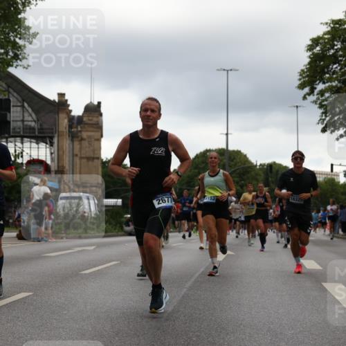 29.06.2025 - hella hamburg halbmarathon Yannick Fuchs http://msf.ph/oto/8360011 29.06.2025 10:53:11 20KM 1285, 2006, 2348, 2584, 2677, 2957, 2978, 3181, 3279, 3425, 3983, 4088, 4592, 5347, 5633, 5885, 6087, 6202, 6208, 6220, 6438, 6636, 6997, 7031, 7223, 7287, 7476, 8290, 9655, 10036, 10759, 10896, 10943, 11935, 11938, 12206, 12261, 12564, 12633, 12862, 13407, 13583, 13761, 14375, 14567, 14631, 14732, 14902, 14965, 15232, 15240, 15263, 15284, 15824, 16160, 16341, 16563, 16910, 16980, 17017, 17346, 17503, 17630, 18153, 18266, 18327, 18467, 18716, 19015, 19160 meine-sportfotos.de