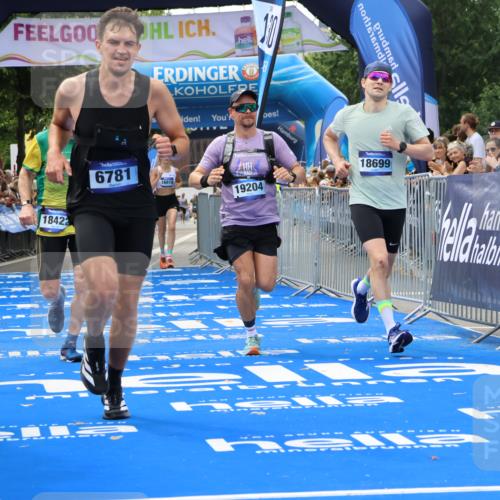 29.06.2025 - hella hamburg halbmarathon Strokosch-Dieckow http://msf.ph/oto/8360025 29.06.2025 10:29:35 Ziel 2021, 2180, 6781, 7186, 8784, 9137, 10790, 16818, 17197, 18422, 18699, 19204 meine-sportfotos.de
