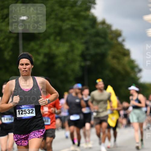 29.06.2025 - hella hamburg halbmarathon Dr. Thomas Lammeyer http://msf.ph/oto/8360108 29.06.2025 10:41:20 Kennedybrücke 56, 1022, 1118, 1253, 1276, 1488, 1490, 1597, 1948, 1952, 2072, 2199, 2552, 2811, 3165, 3230, 3398, 3428, 3714, 3873, 4733, 5146, 5224, 5560, 5786, 6584, 6804, 7202, 7235, 7707, 7823, 8257, 8258, 8315, 8936, 8937, 9054, 9055, 9918, 10024, 10112, 10476, 10762, 10798, 10862, 10931 meine-sportfotos.de