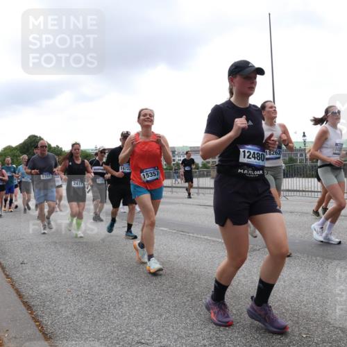 29.06.2025 - hella hamburg halbmarathon Lena Gebhardt http://msf.ph/oto/8360111 29.06.2025 10:48:15 Lombardsbrücke 17325, 7393, 1701, 2418, 11781, 16722, 15357, 12480, 18262, 1835, 1157, 1174, 1175, 1246, 1392, 1618, 1639, 1645, 1701, 2037, 2163, 2195, 2197, 2418, 2475, 2491, 2545, 2627, 2650, 2756, 2909, 2958, 3049, 3224, 3320, 3468, 3504, 3661, 3679, 3933, 4327, 4588, 4856, 5585, 5781, 5886, 5952, 6143, 7240, 7393, 7394, 7427, 7532, 7916, 8077, 8310, 8461, 8521, 8774, 8948, 9356, 9696, 9697, 9775, 9921, 10059, 10145, 10658, 10777, 10794, 11548, 11742, 11781, 15715 meine-sportfotos.de