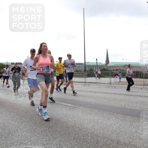 29.06.2025 - hella hamburg halbmarathon Lena Gebhardt http://msf.ph/oto/8360152 29.06.2025 10:39:12 Lombardsbrücke 6335, 17313, 6062, 6112, 12410, 1232, 1390, 1451, 1760, 1856, 1883, 2092, 2524, 2534, 2571, 2574, 2693, 2843, 2893, 2998, 3275, 3307, 3353, 3727, 3745, 3927, 4257, 4320, 4410, 4523, 4603, 4659, 4855, 4882, 4964, 6062, 6112, 6321, 6342, 6343, 6611, 6748, 7263, 7341, 7501, 7506, 7524, 7589, 7684, 7815, 8203, 8243, 8367, 8457, 8783, 9393, 9420, 9446, 9708, 9974, 9977, 10001, 10072, 10315, 10512, 10516, 10554, 13060 meine-sportfotos.de