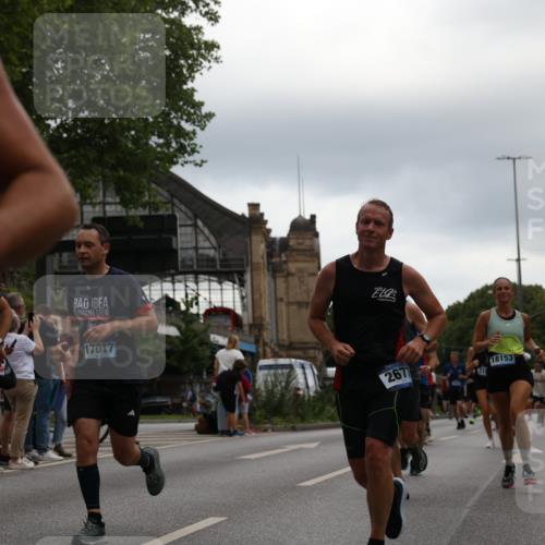 29.06.2025 - hella hamburg halbmarathon Yannick Fuchs http://msf.ph/oto/8360170 29.06.2025 10:53:11 20KM 1285, 2006, 2348, 2584, 2677, 2957, 2978, 3181, 3279, 3425, 3983, 4088, 4592, 5347, 5633, 5885, 6087, 6202, 6208, 6220, 6438, 6636, 6997, 7031, 7223, 7287, 7476, 8290, 9655, 10036, 10759, 10896, 10943, 11935, 11938, 12206, 12261, 12564, 12633, 12862, 13407, 13583, 13761, 14375, 14567, 14631, 14732, 14902, 14965, 15232, 15240, 15263, 15284, 15824, 16160, 16341, 16563, 16910, 16980, 17017, 17346, 17503, 17630, 18153, 18266, 18327, 18467, 18716, 19015, 19160 meine-sportfotos.de